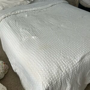 King size, Nicole Miller quilted comforter.